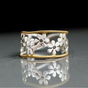 Elegant Floral Motif Adjustable Sparkle Ring
